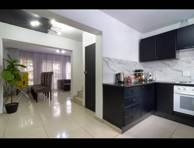 2 BEDROOM TOWNHOUSE FOR SALE IN RADIOKOP
